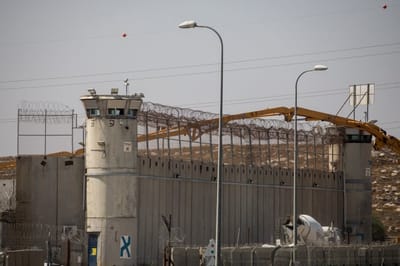 עצור פלילי נמצא מת בכלא עופר; חשד שהתאבד