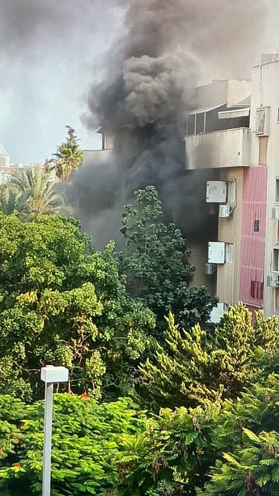 חולון: בת 76 מורדמת ומונשמת בעקבות שריפה