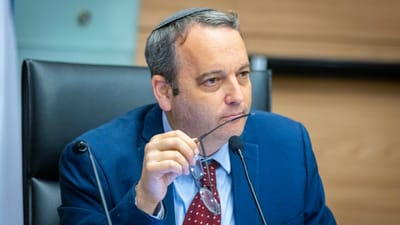 גלעד קריב. ספג סמסים אנונימיים נגדו