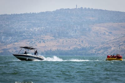טביעה בחוף כינר: גבר כבן 70 במצב אנוש
