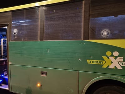 פיגוע ירי לעבר אוטובוס: זוהו לפחות 8 פגיעות ירי
