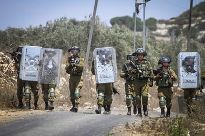 לוחמי צה"ל ירו במחבל שיידה עליהם אבנים