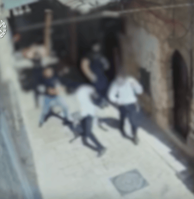 תיעוד: הרביצו, זרקו חפצים על יהודים – ונעצרו מיד