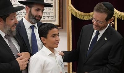 הרצוג העניק ספר תהילים לבן של נרצח הפיגוע
