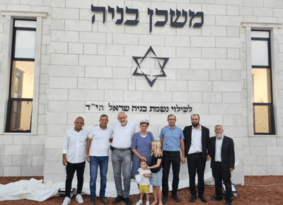 מרגש: הקבלן מהדרום בנה בית כנסת לזכר בניה שראל