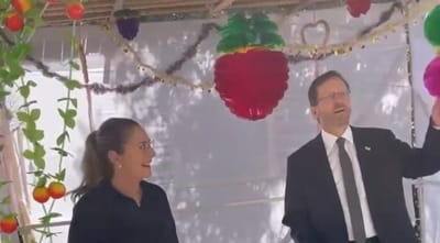 כמיטב המסורת: אזרחי ישראל מוזמנים לסוכה בבית הנשיא