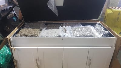 ניסו להבריח 21 ק"ג קנאביס בתחתית של ארונות מטבח
