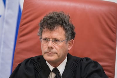 יו"ר ועדת הבחירות יצחק עמית הוכתם בכתם פוליטי