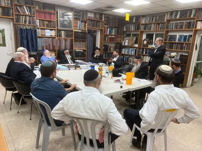 פגישת הרבנים: האם תיק הביטחון יישאר בידי הליכוד?