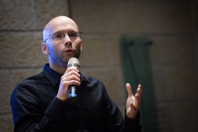 ראש העיר לעיתונאי הסרוג: "אתה מטומטם". האזינו