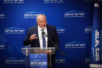 ישראל ביתנו תעניק 'רשת ביטחון' לחוק של הקואליציה
