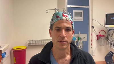 ד"ר אלעד בועז מעדכן על מצב הפצועה בפיגוע הדריסה