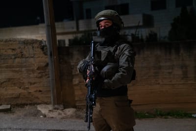 שובר גלים: 6 עצורים בפעילות הלילה