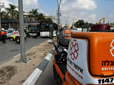 בן 6 נפצע קשה בראשו בתאונת דרכים עם אוטובוס