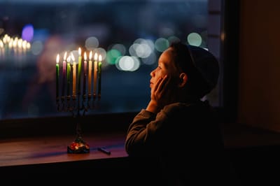 לקראת חנוכה: הסכנות בסביבונים וצעצועי חג