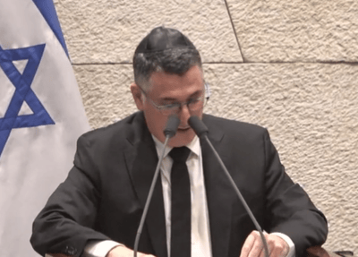 צפו: כך גדעון סער סיים נאום אחרי 4 שעות