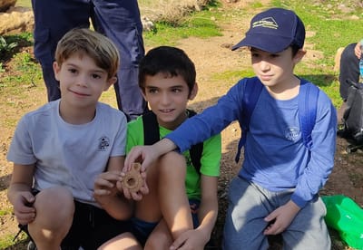 ילדים מפרוד מצאו ליד הבית, נר בן כ-2,000 שנה