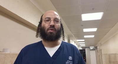 צפו: חסיד בעלז ואח בבית החולים במסר לאורית סטרוק