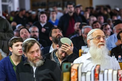 "כבתה המנורה; אהב כל רגב מאדמת ארץ ישראל"