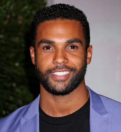 כוכב אמילי בפריז בדרך לתפקיד ג'יימס בונד?