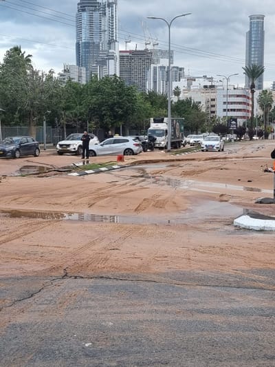 אל תתקרבו: דרך השלום חסומה בעקבות פיצוץ צינור