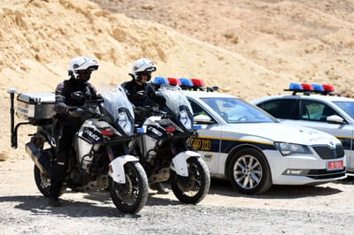 יידו אבנים לעבר רכבים ולא ציפו לתגובה כזו|תיעוד