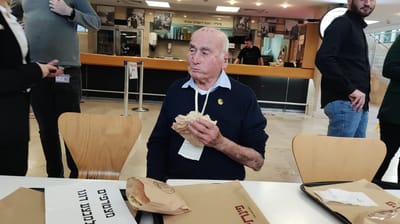 מבצע דוגו הגיע לכנסת: אוכלים פלאפל כניצחון על הנאצים