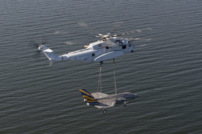 מדהים: מסוק הרים מטוס F-35 במסגרת טיסת ניסוי