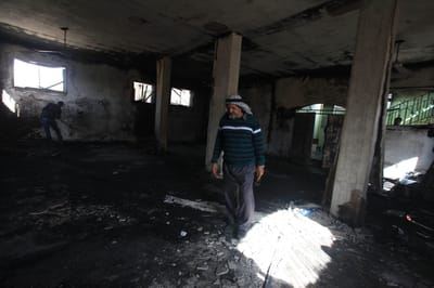 המשטרה חוקרת: רעולי פנים הציתו בית פלסטיני
