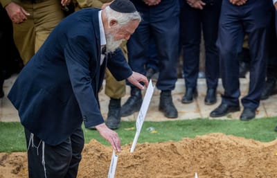 בחייהם ובמותם: הלל ויגל נטמנו בהר הרצל | תיעוד