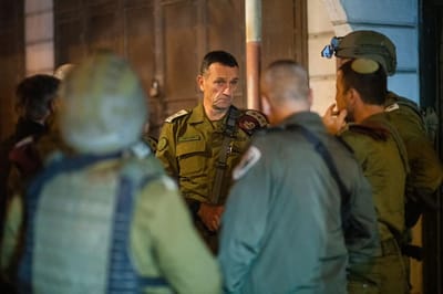 הרמטכ"ל בזירת הפיגוע בחווארה