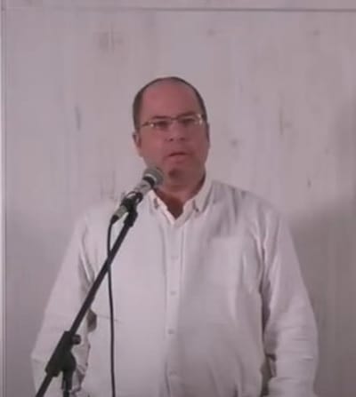 זה ענק: הרב אמנון בזק נותן בראש. צפו