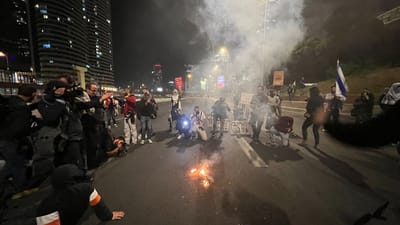 עוד כשלון של המשטרה: מפגינים חוסמים את איילון