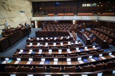 הח"כ הסרוג מאיים לפרוש מהקואליציה