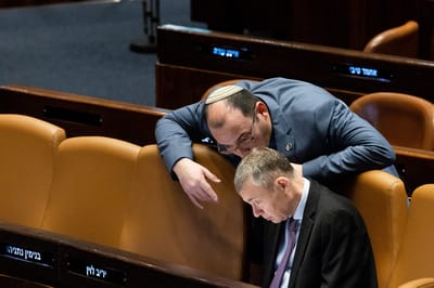כמו ב"משפט" של קפקא – מחזה ושמו דמוקרטיה