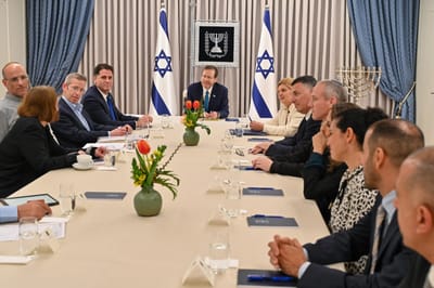 פגישת ההידברות בין הקואליציה והאופוזיציה בבית הנשיא, הערב