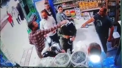 מחאת החיג'אב: פעיל זרק יוגורט על נשים ללא כיסוי