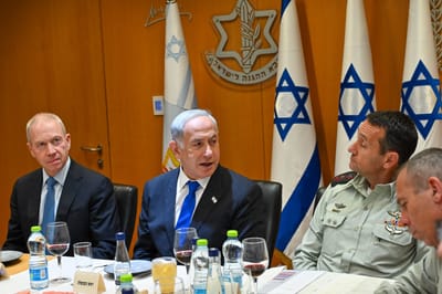 שכח? נתניהו התעלם מהשר הבכיר. צפו