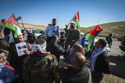 רגבים: "ממשלת הימין מקדמת מדיניות שמאל"