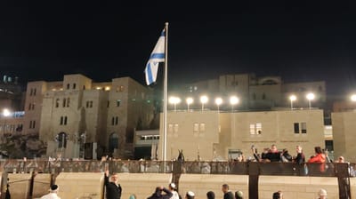 צפו: הנפת הדגל בכותל המערבי בסיום יום הזיכרון