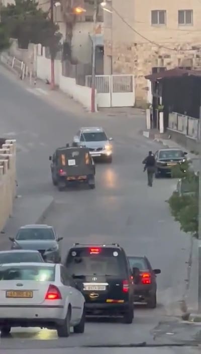 צפו: רכב פלסטיני האיץ לעבר שוטר ונעצר אחרי ירי