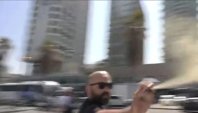 לעיניי המצלמה: צוות ערוץ 13 הותקף בחוף ת"א