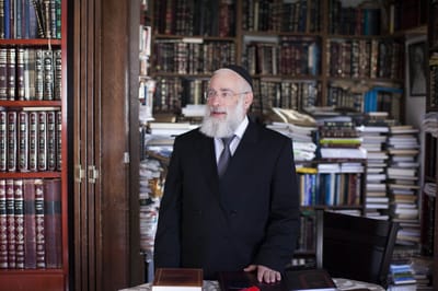 גורמים פוליטיים מבהירים: גיל הרב הראשי לא ישונה