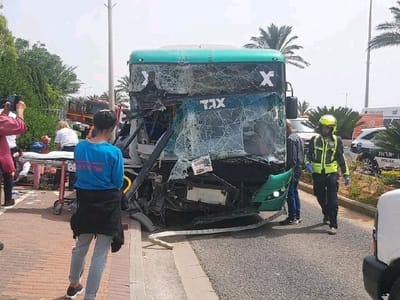 חיפה: אוטובוס התנגש בחומה; לפחות 12 פצועים