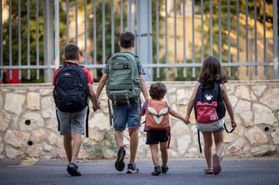 גבר בן 76 נעצר בבריטניה בחשד להרעלת ילדים במחנה קיץ
