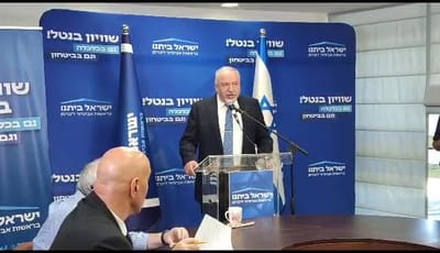 ליברמן עוקץ את נתניהו : עובד עם טיבי ועודה