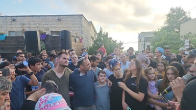 מרגש: המשפחה השכולה בשירת אני מאמין. צפו
