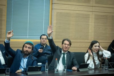משמאל: חברי הכנסת ביסמוט וסוכות