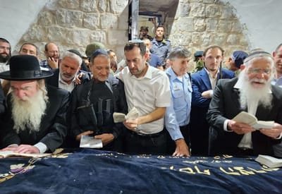 לראשונה בקבר יוסף: מפכ"ל משטרה הגיע לביקור. צפו