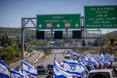 48 שעות להכרעה: עשרות אלפים מפגינים מול הכנסת